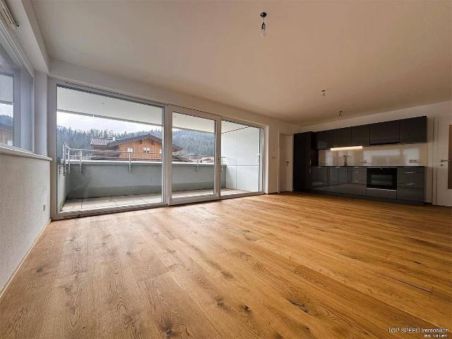 Moderne Eigentumswohnung mit Südbalkon, 2 Schlafzimmern und 2 PKW Stellplätzen in zentraler Lage