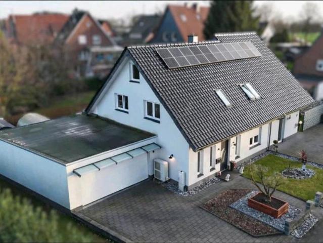 Moderne Einfamilienhaus mit Einliegerwohnung ohne Maklerprovision