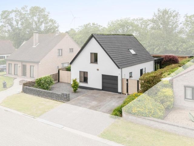 Moderne en lichtrijke huurwoning met 4 slaapkamers te Brecht