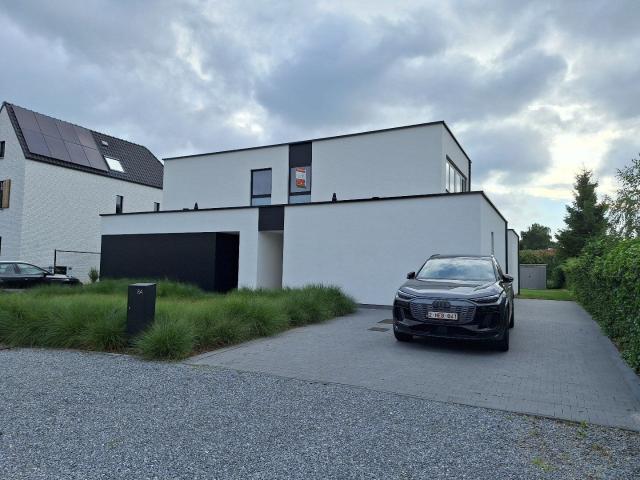 Moderne energiezuinige woning INSTAPKLAAR met drie slaapk