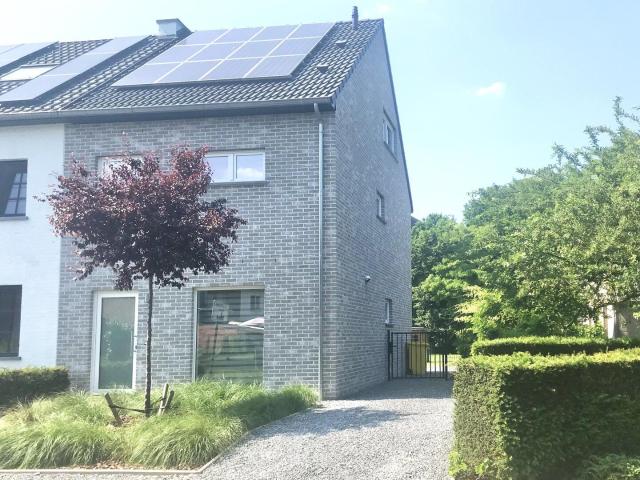 Moderne energiezuinige woning met een ruim terras