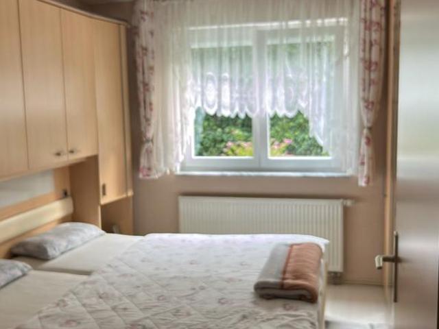Moderne Erdgeschosswohnung mit Aufzug und Garage