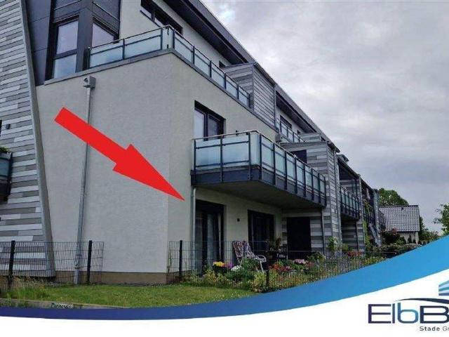 moderne Erdgeschosswohnung mit Ã¼berdachter Terrasse und Garten