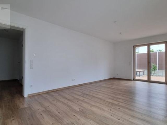Moderne Erdgeschosswohnung mit großer Terrasse
