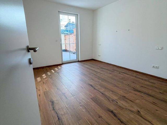 Moderne Erdgeschosswohnung mit Terrasse und Tiefgarage