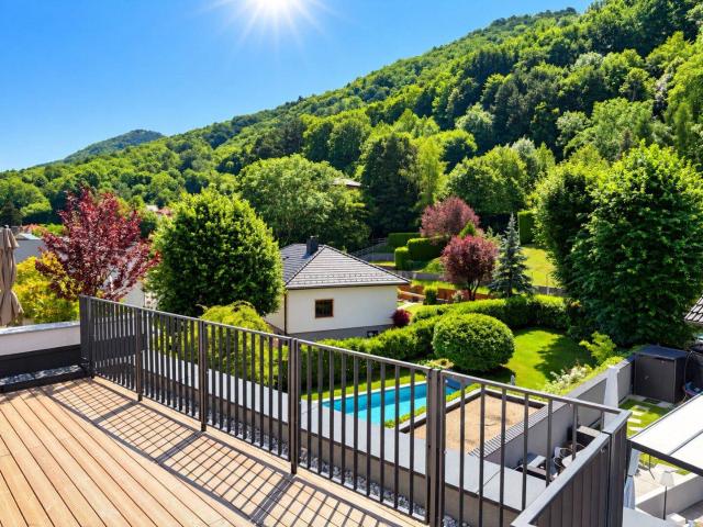 MODERNE ERSTBEZUG HÄUSER mit Grün & Weitblick | Nähe Wien I Panorama Dachterrasse & Garten I 2 überdachte Stellplätze I Luftwärmepumpe & Smart Home