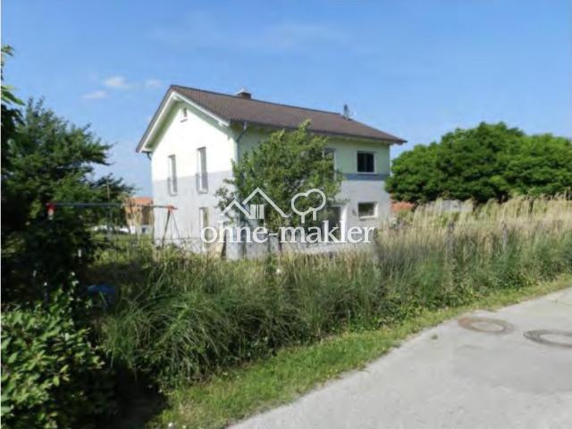 Moderne Familien Idylle in Kirchanschöring: Freistehendes KfW 55 Effizienzhaus