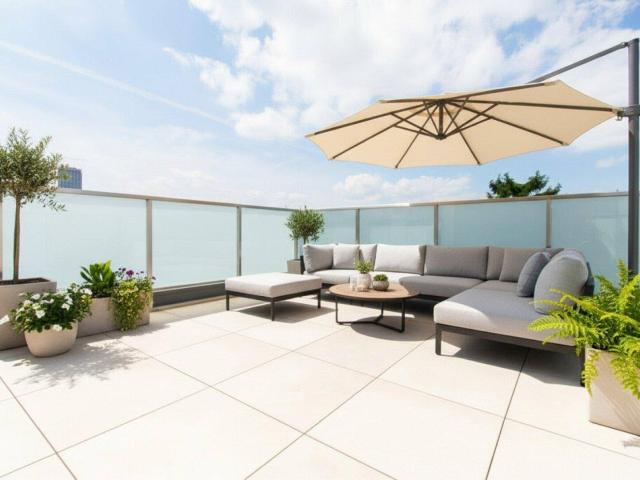MODERNE FAMILIENWOHNUNG MIT SÜDWEST UND NORDOST TERRASSE IN STREBERSDORF