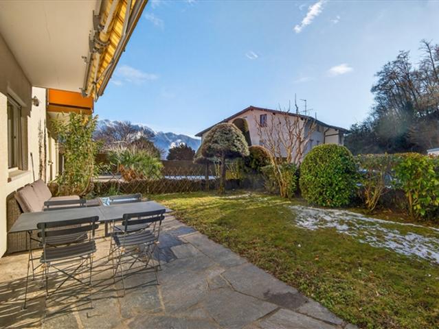 Moderne Wohnung mit Garten