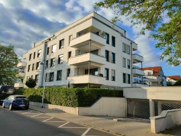 Moderne Gartenwohnung mit Terrassen und 2 TG Stellplätzen