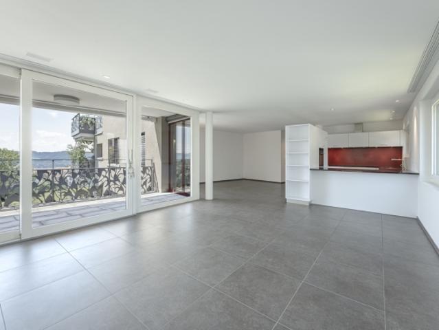 Moderne & geräumige 2.5 Zimmerwohnung mit Einstellplatz