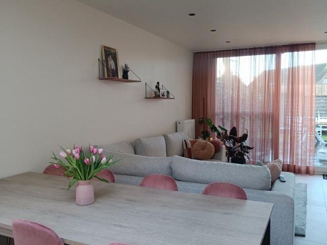 Moderne, gerenoveerde woning met 2 slaapkamers en tuin