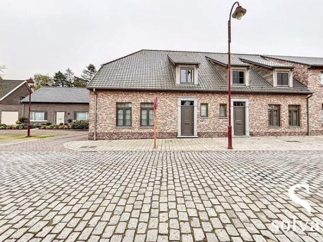 Moderne gezinswoning met 3 slaapkamers centrum Poeke
