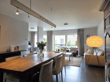 Moderne gezinswoning met 3 SLK, garage en tuin