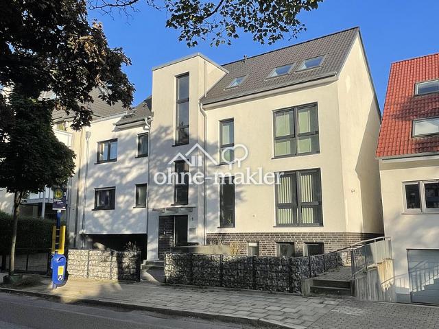 Moderne, großzügig geschnittene,lichtdurchflutete Wohnung in Architektenhaus