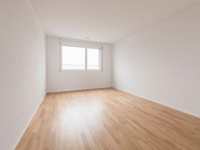 Moderne, grosszügige, helle 2,5 Zimmerwohnung im 3.OG