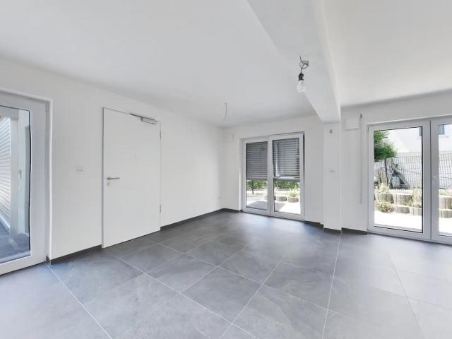 Moderne, großzügige 2 Zi Wohnung in beliebter Wohngegend von Deggendorf zu vermieten