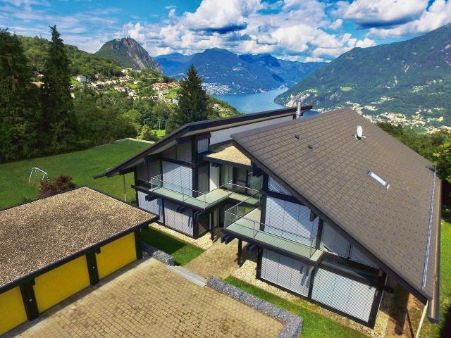 Moderne Villa HUF HAUS mit Panoramablick auf den Luganer See
