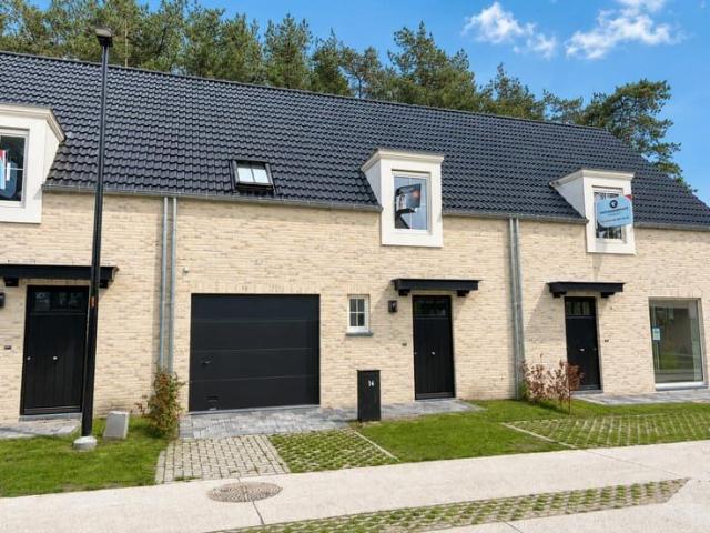 Moderne halfopen bebouwing met 3 slaapkamers in rustige wijk