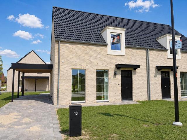 Moderne halfopen bebouwing met 3 slaapkamers in rustige wijk