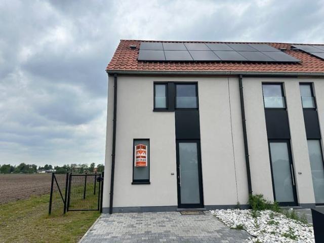 Moderne halfopen bebouwing met 2 slaapkamers nabij centrum