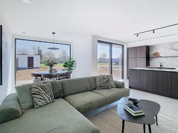 Moderne halfopen gezinswoning met 3 slaapkamers, ruime tuin en garage