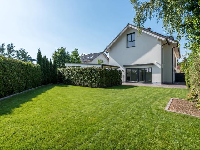 Moderne Haushälfte mit 6 Zimmern und stylischem Flair