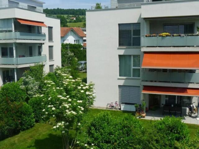 Moderne, helle und attraktive 4,5 Zi. Wohnung in Niederrohdorf AG