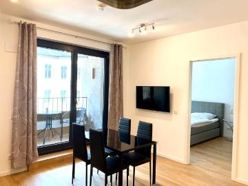 Moderne Helle Wohnung mit Balkon in mitte