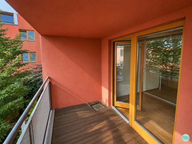 moderne, helle 2 Zimmer Wohnung mit hofseitigem Balkon + allgemeiner Dachterrasse