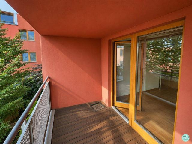 moderne, helle 2 Zimmer Wohnung mit hofseitigem Balkon + allgemeiner Dachterrasse