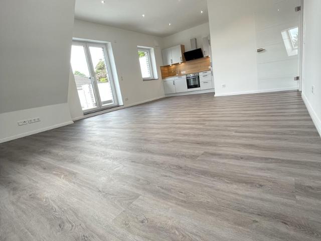 Moderne helle 3 Zimmer Maisonette Whg mit EBK und Balkon + Carport in Achim Uphusen
