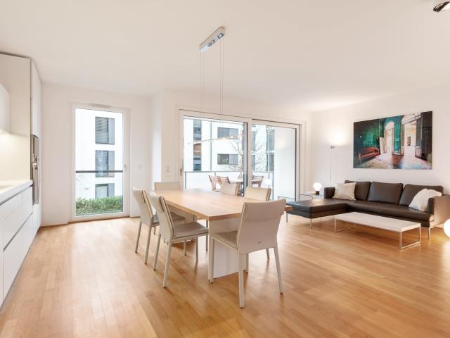 Moderne, helle 3 Zimmer Wohnung mit sonniger Loggia