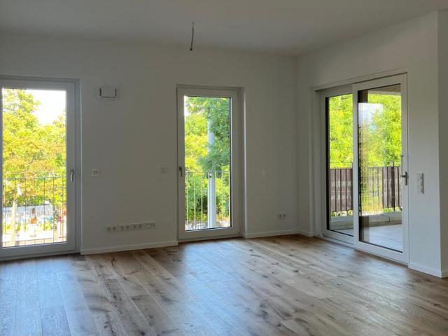 Moderne, helle 4 Raumwohnung mit 2 Balkonen und direkt an der Elbe!