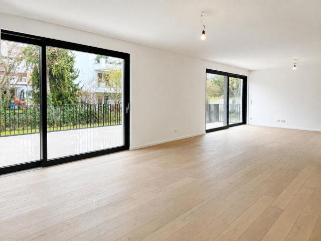 Moderne, hochwertige Vier Zimmer Wohnung mit alleiniger Gartennutzung