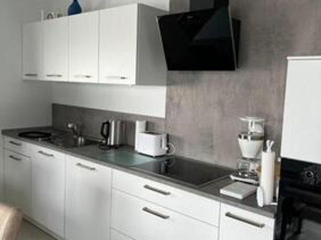 Moderne hochwertige 3 Zimmer Neubau Wohnung. möbiliert, evt. noch Platz für eigene Möbel. Ideal für Berufspendler oder befristetes Wohnen