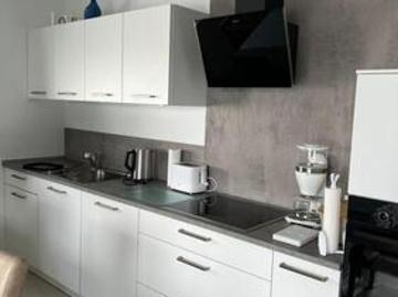 Moderne hochwertige 3 Zimmer Neubau Wohnung. möbiliert, evt. noch Platz für eigene Möbel. Ideal für Berufspendler oder befristetes Wohnen