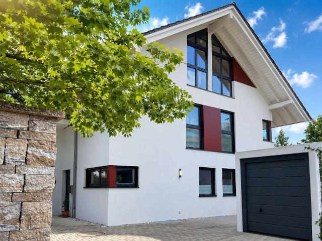 Moderne, hoch und neuwertige DHH Villa in zentraler und verkehrsgünstiger Lage von Baldham