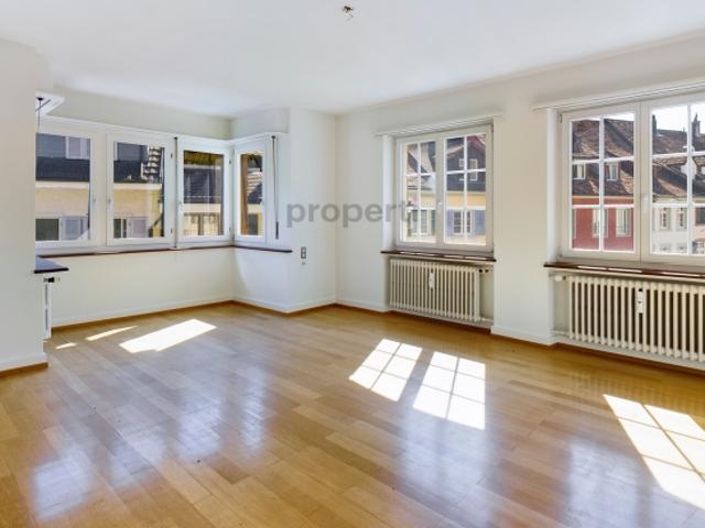 Moderne Küche, Balkon und gemeinsame Dachterrasse