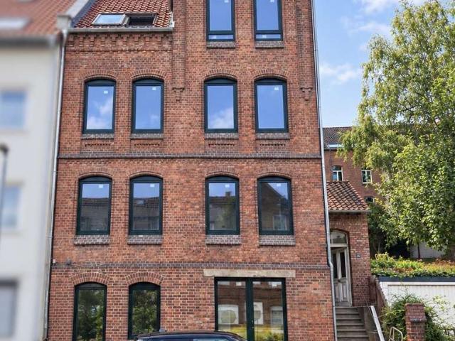 Moderne, kernsanierte 3 Zimmer Wohnung in charmantem Altbau