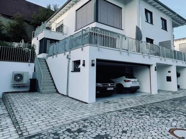 Moderne KfW 55 Doppelhaushälfte mit Doppelgarage in ruhige Lage