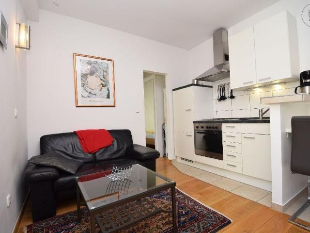 Moderne kleine voll ausgestattete möblierte Wohnung in Ehrenfeld