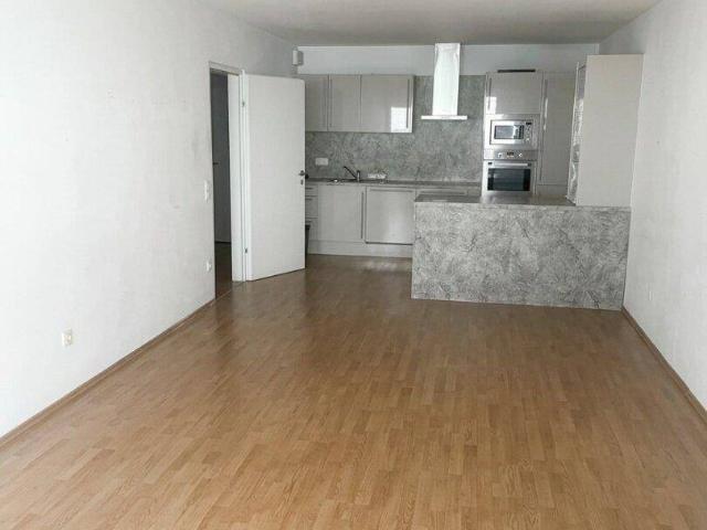 KLIMATISIERTE 3 ZIMMER WOHNUNG MIT HOFSEITGER SÜDWESTLOGGIA