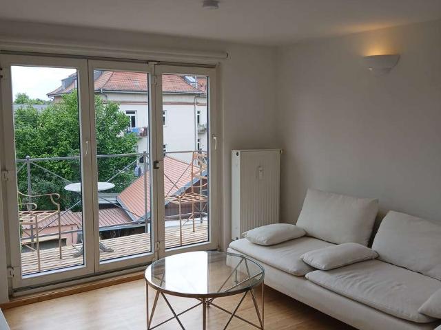 Moderne komplett möblierte Dachgalerie Wohnung im Herzen von Freising