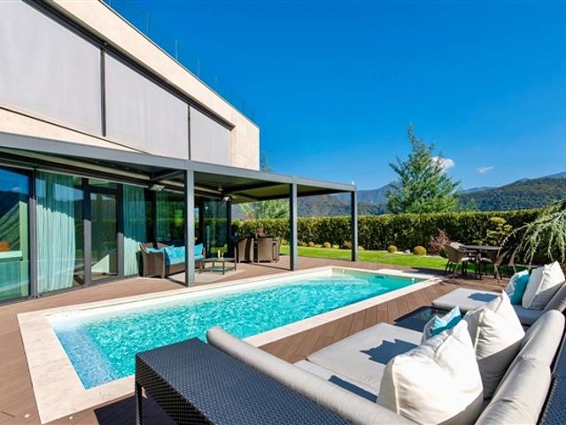 MODERNE LUXUSWOHNUNG MIT GARTEN, POOL UND PANORAMABLICK