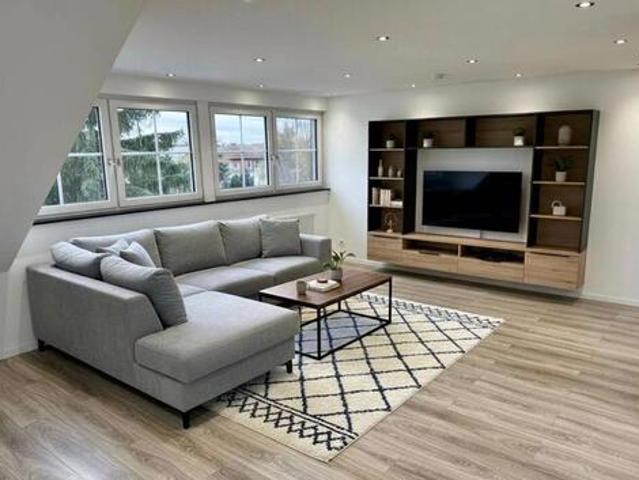 Moderne Lichtdurchflutete 2 Zimmer Dachgeschosswohnung !