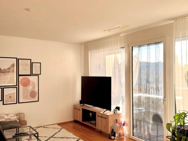 Moderne, lichtdurchflutete 3.5 Zimmer Wohnung mit Balkon direkt beim Bahnhof