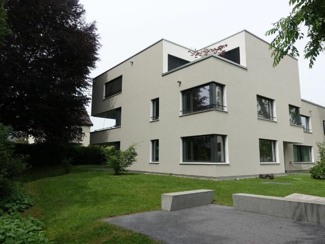 Moderne, lichtdurchflutete 4.5 Zimmer Garten Wohnung im beliebten Wohnquartier