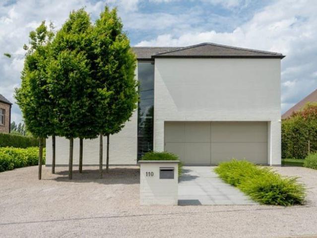 Moderne lichtrijke woning met 4 slaapkamers en grote tuin