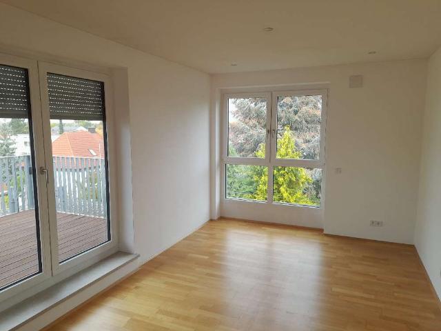moderne Penthaus Wohnung, 2 Zi EBK grosse Dachterrasse, gehobene Ausstattung